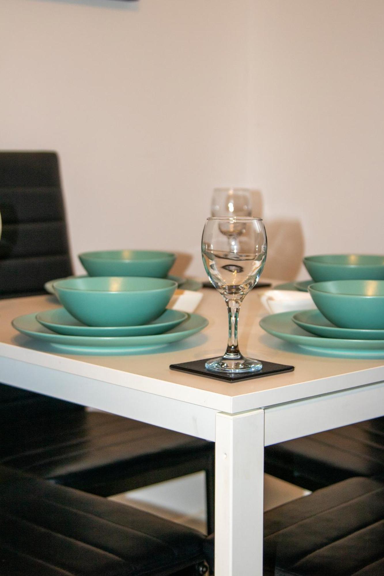 Ideal For Groups - Modern 2 Bedroom Apartment - Free Parking, Transit Links, Close To Stadiums Manchester Exterior photo